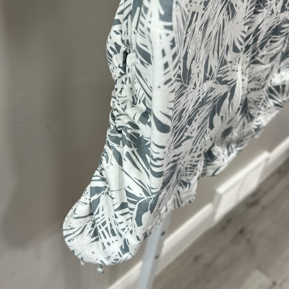 J Valdi Women's Portocruz Hooded Swim Cover-Up - Picture 5 of 8